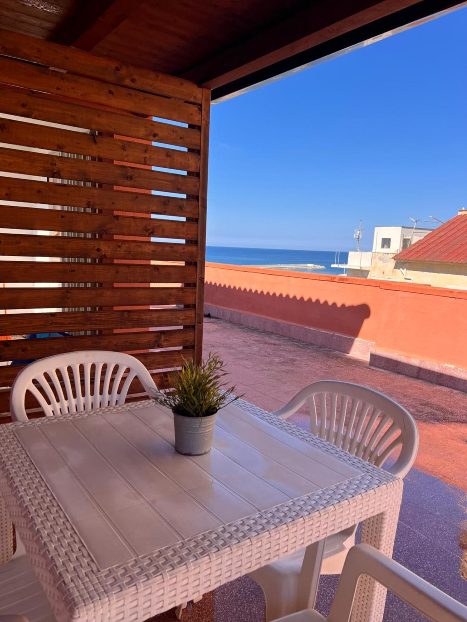 Casa Vacanze Filippa 巴莱斯特拉泰 外观 照片
